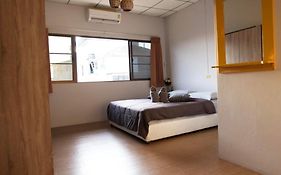 Holiday Phangan - Hostel & Bar